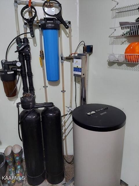 2018 Rhea Road Knoxville, TN 37920 - Photo 13 of 28 a close view of walk in closet