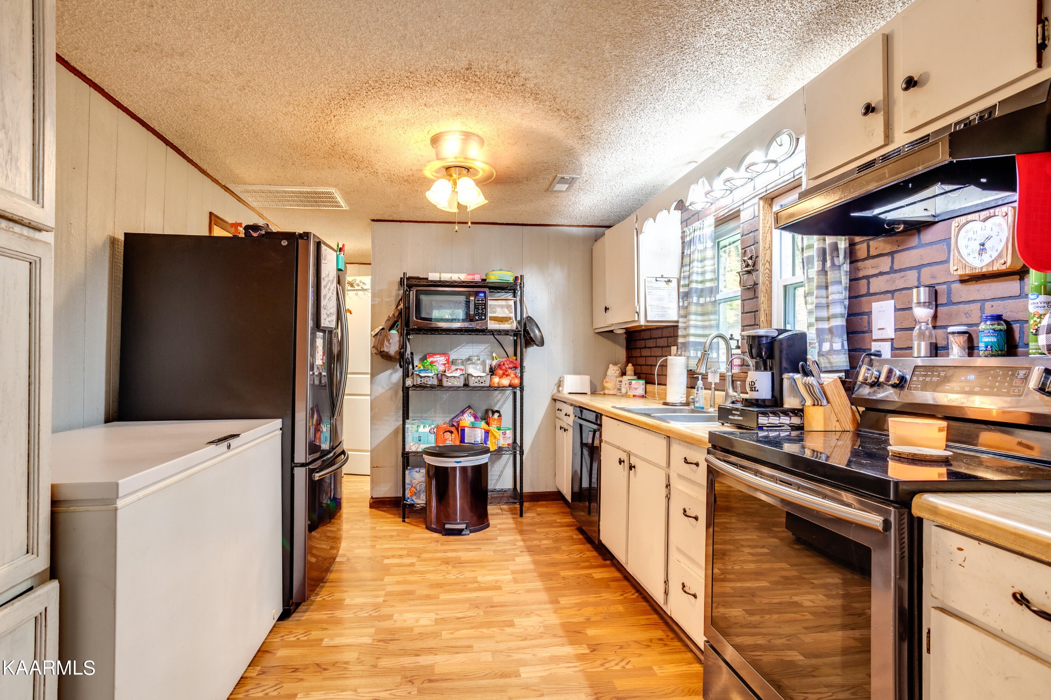 2018 Rhea Road Knoxville, TN 37920 - Photo 14 of 28 a kitchen with stainless steel appliances a refrigerator and a stove