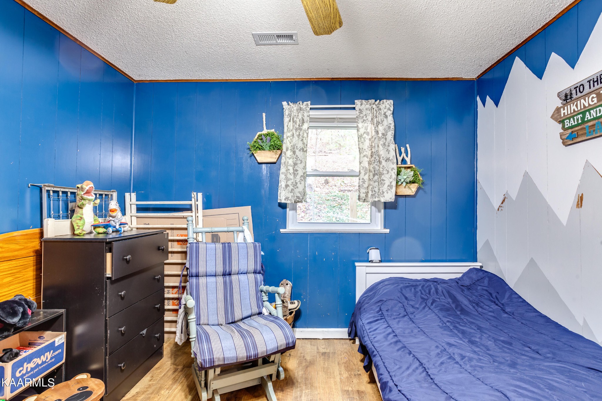 2018 Rhea Road Knoxville, TN 37920 - Photo 20 of 28 a bed room with a bed and a window