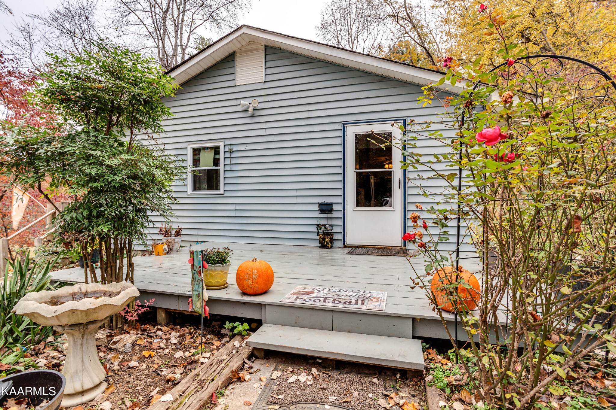 2018 Rhea Road Knoxville, TN 37920 - Photo 2 of 28 a backyard of a house with outdoor seating