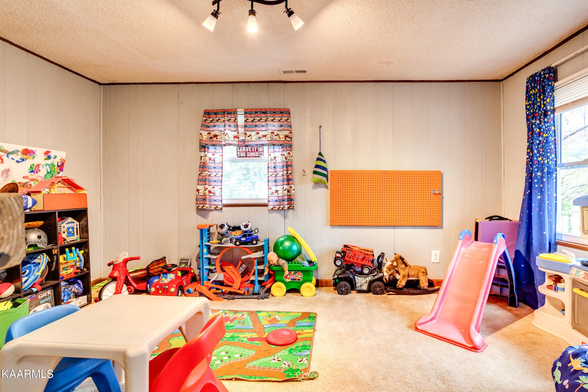 2018 Rhea Road Knoxville, TN 37920 - Photo 22 of 28 a view of a room with toys