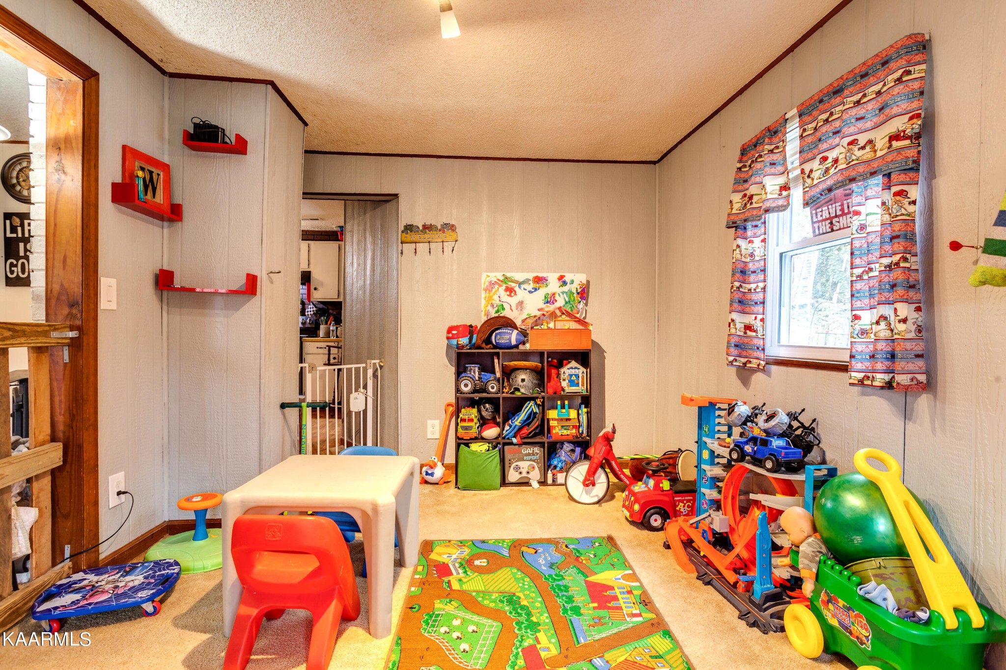 2018 Rhea Road Knoxville, TN 37920 - Photo 23 of 28 a very nice looking room with many windows