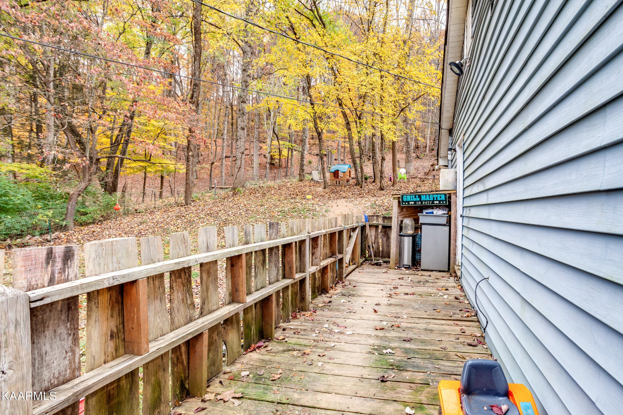 2018 Rhea Road Knoxville, TN 37920 - Photo 6 of 28 a view of wooden balcony