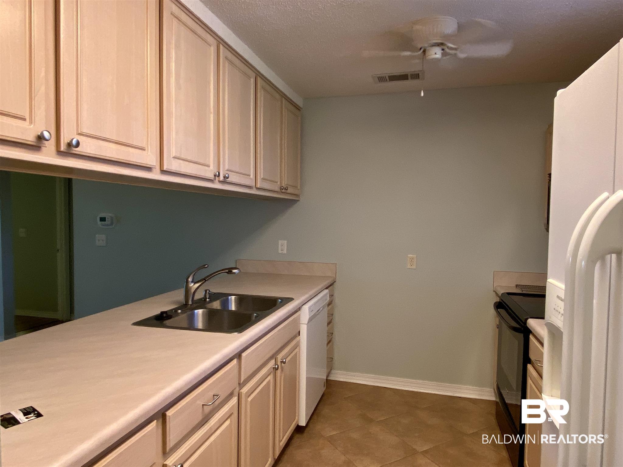 9619 Villas Drive Foley, AL 36535 - Photo 11 of 31 Kitchen