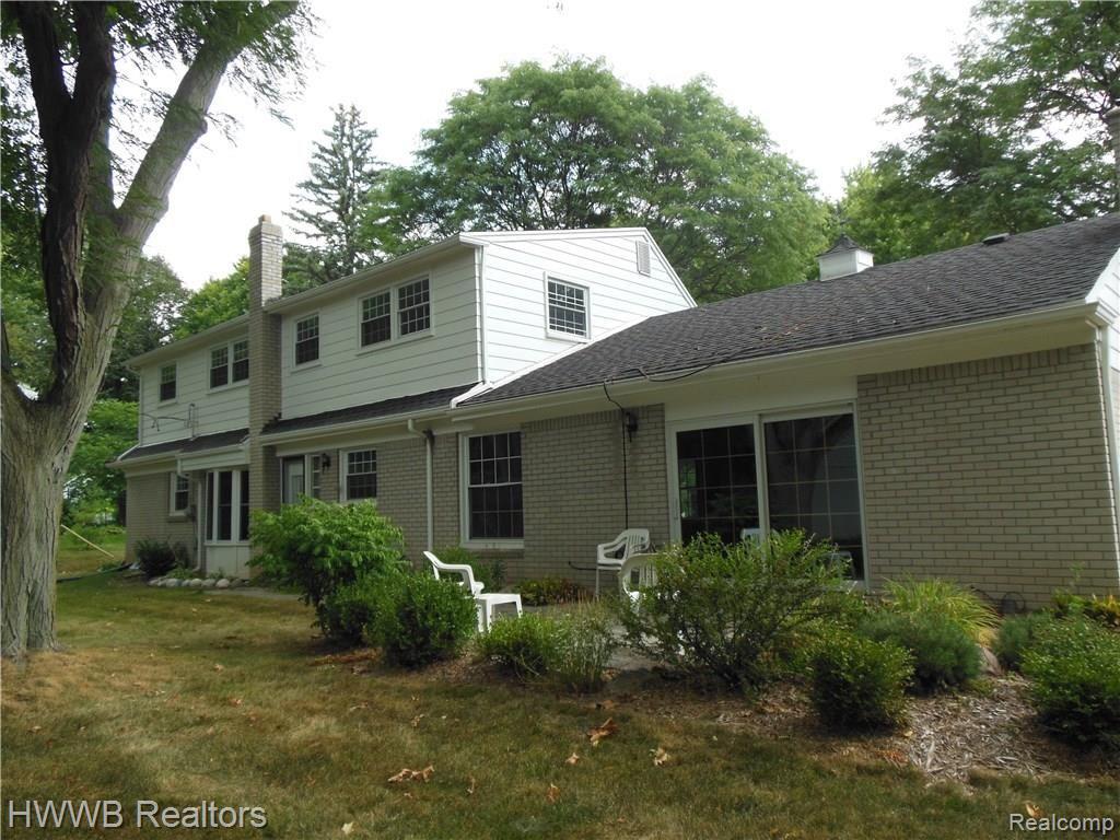 30019 Wicklow Road Farmington Hills, MI 48334 - Photo 3 of 17