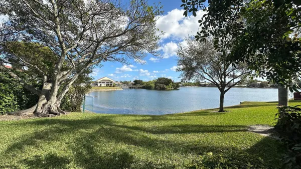 $2,495 | 3299 Northwest 44th Street, Unit 2, Oakland Park, FL 33309