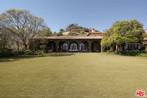 a view of a house with a outdoor space