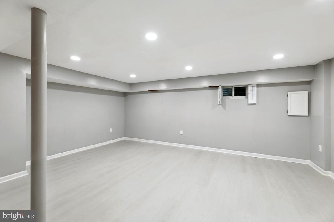7448 Pohick Road Lorton, VA 22079 - Photo 16 of 25 Recessed lighting and LVP