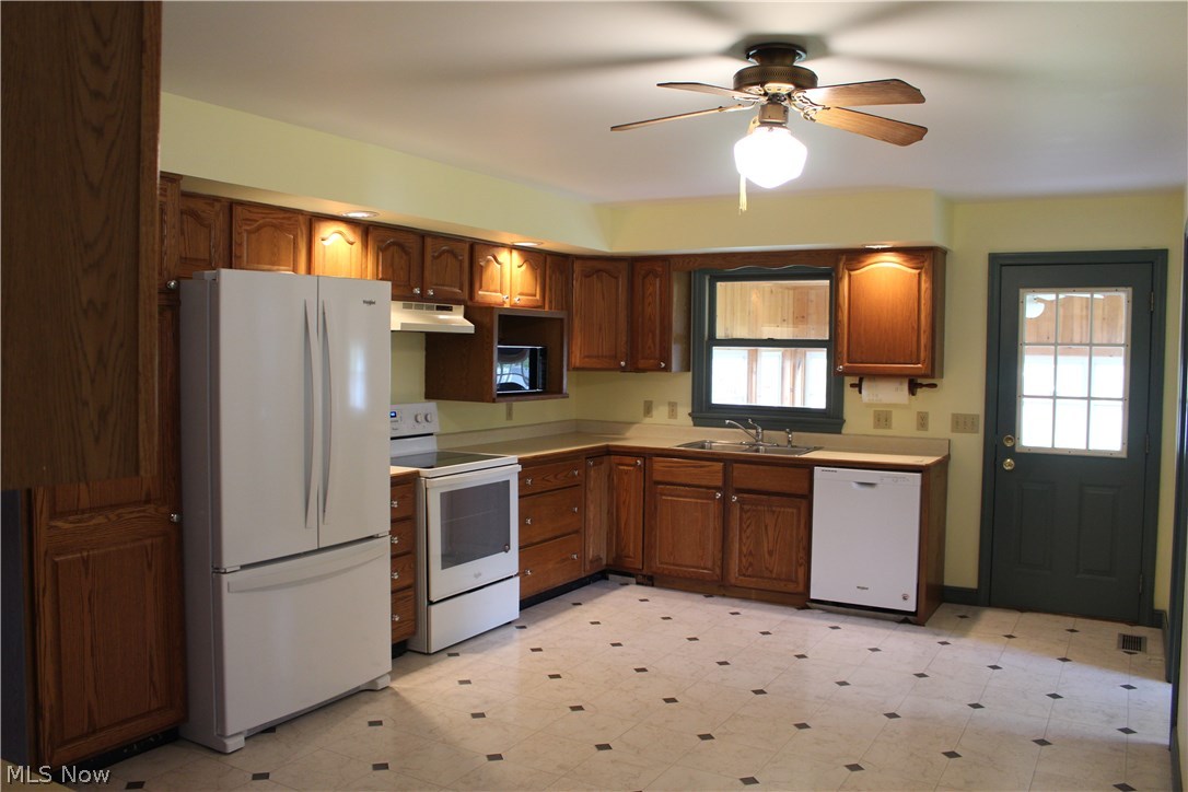 333 Niles Vienna Road Vienna, OH 44473 - Photo 2 of 25 Gallery Image 2
