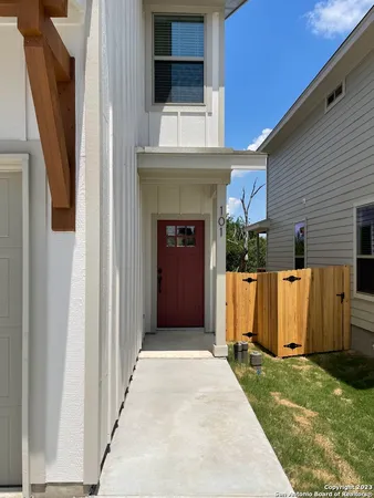 a view of entryway with a front door
