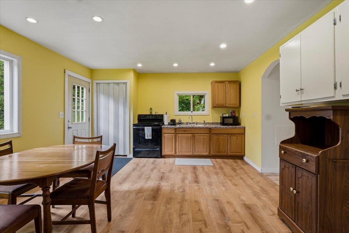 66 Huntley Road Cambridge, VT 05464 - Photo 6 of 37
