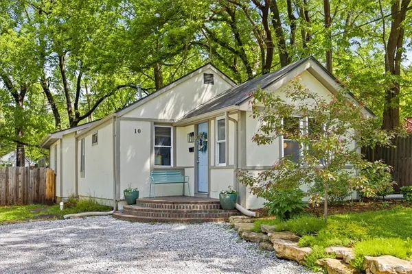 $260,000 | 10 West 82 Terrace, Kansas City, MO 64114