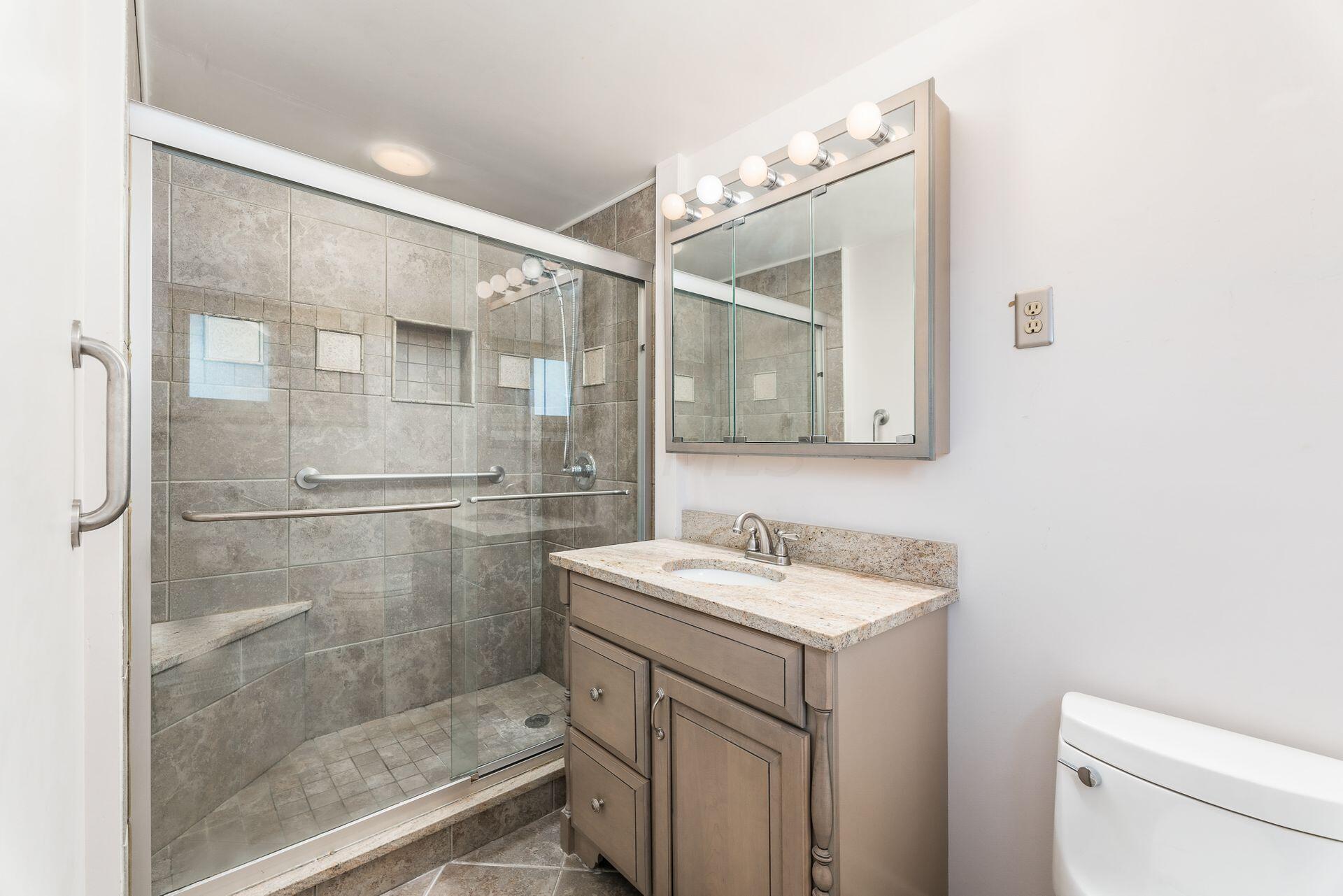 71 North Merkle Road Columbus, OH 43209 - Photo 26 of 66 Primary Bathroom