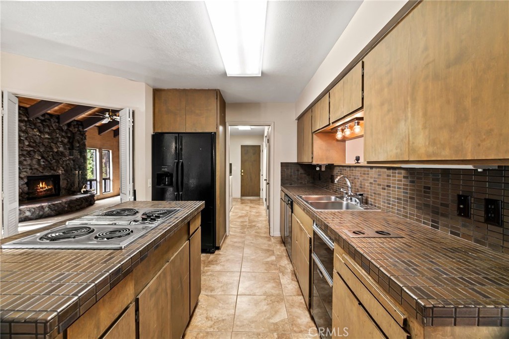 6357 County Road 48 Willows, CA 95988 - Photo 18 of 75 a kitchen with a stove and a refrigerator