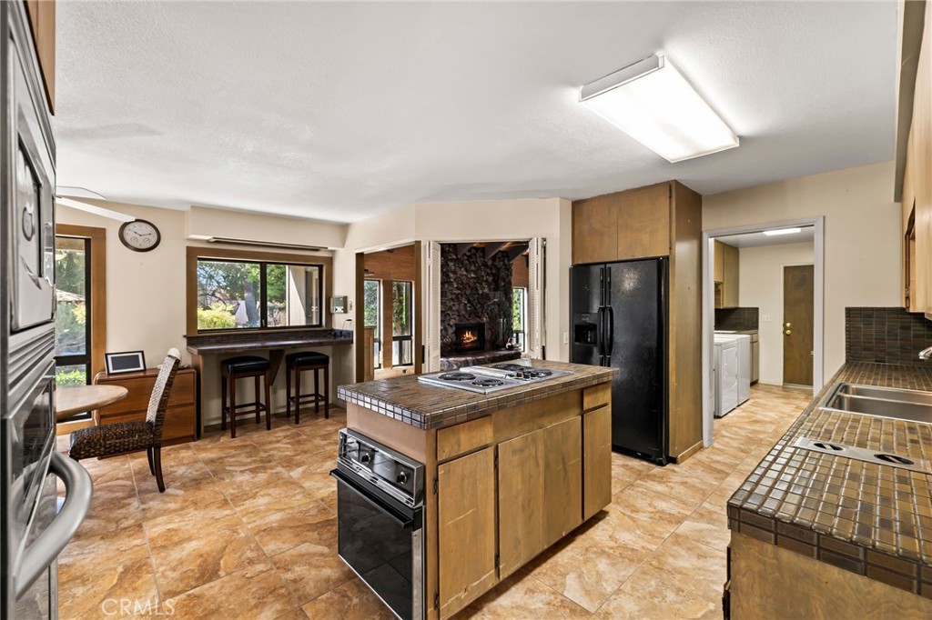 6357 County Road 48 Willows, CA 95988 - Photo 19 of 75 a kitchen with kitchen island a stove and a refrigerator