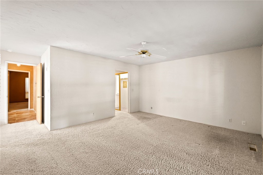 6357 County Road 48 Willows, CA 95988 - Photo 27 of 75 an empty room with windows and closet