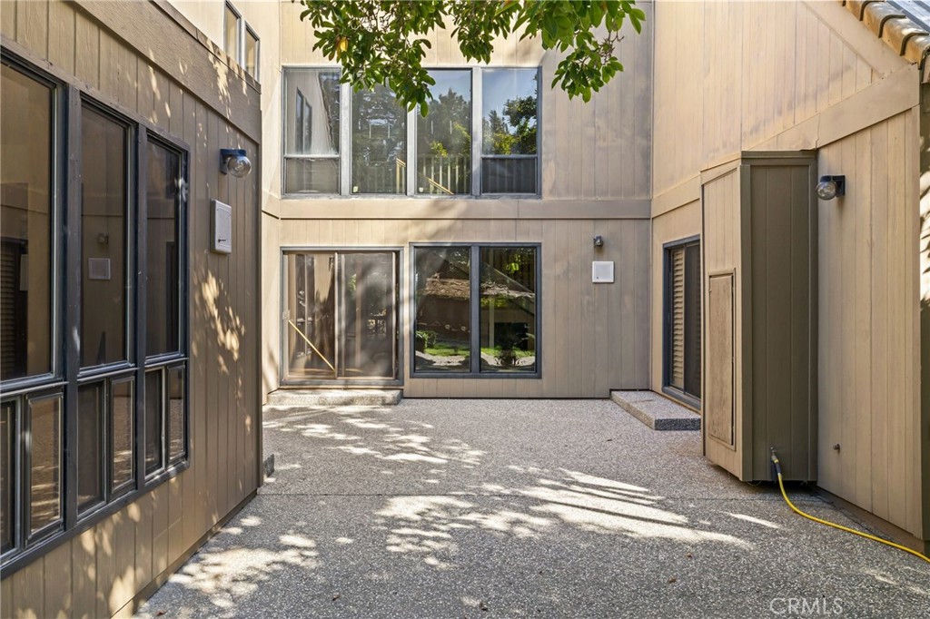 6357 County Road 48 Willows, CA 95988 - Photo 3 of 75 a view of a entryway of the house