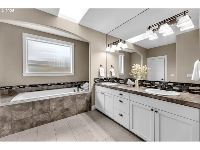 $895,000 | 11105 Northeast 143rd Avenue, Vancouver, WA 98682