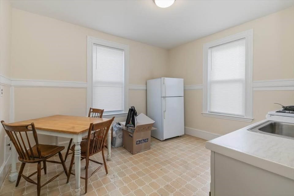 412 Cabot Street, Unit 2 Beverly, MA 01915 - Photo 2 of 7