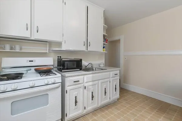 $2,000 | 412 Cabot Street, Unit 2, Beverly, MA 01915