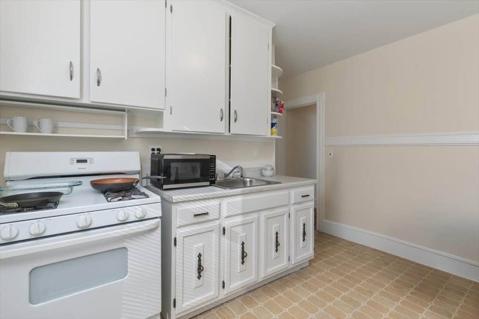 412 Cabot Street, Unit 2 Beverly, MA 01915 - Photo 3 of 7