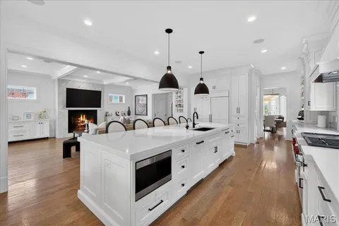 $3,750,000 | 209 North Bemiston Avenue, St. Louis, MO 63105