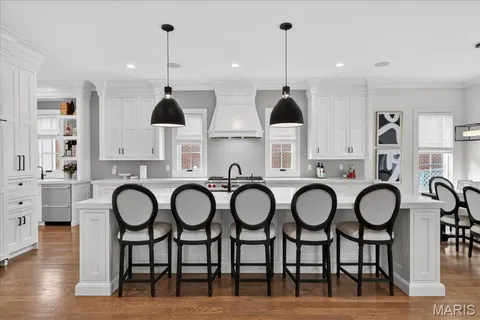 $3,750,000 | 209 North Bemiston Avenue, St. Louis, MO 63105