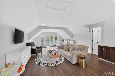 $3,750,000 | 209 North Bemiston Avenue, St. Louis, MO 63105