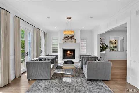 $3,750,000 | 209 North Bemiston Avenue, St. Louis, MO 63105