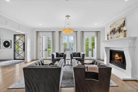 $3,750,000 | 209 North Bemiston Avenue, St. Louis, MO 63105