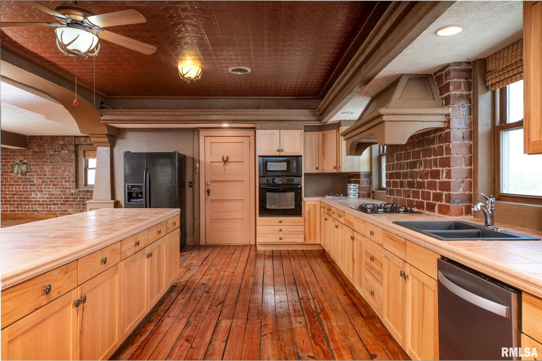 421 East Webster Street Benton, IL 62812 - Photo 33 of 63