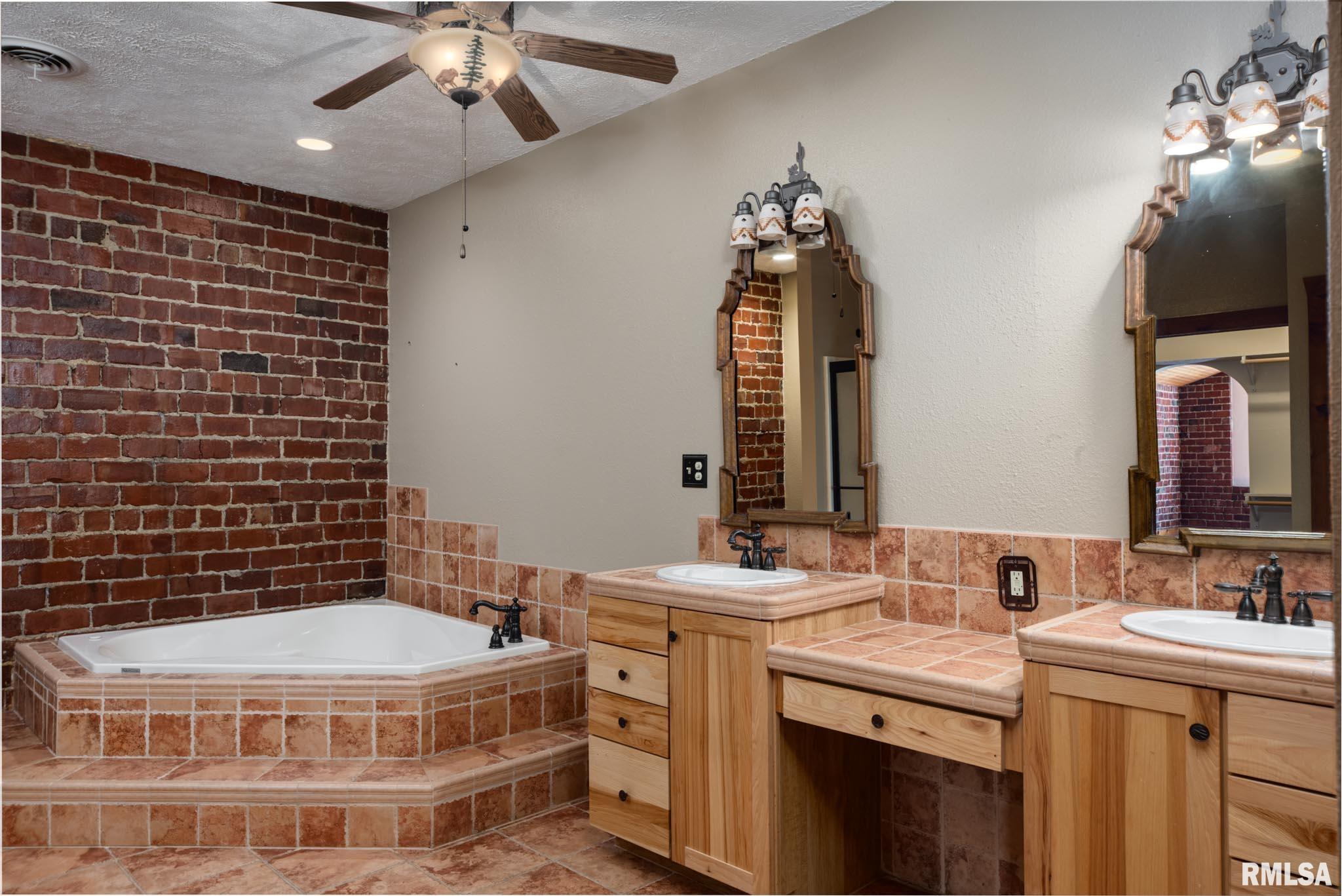 421 East Webster Street Benton, IL 62812 - Photo 38 of 63