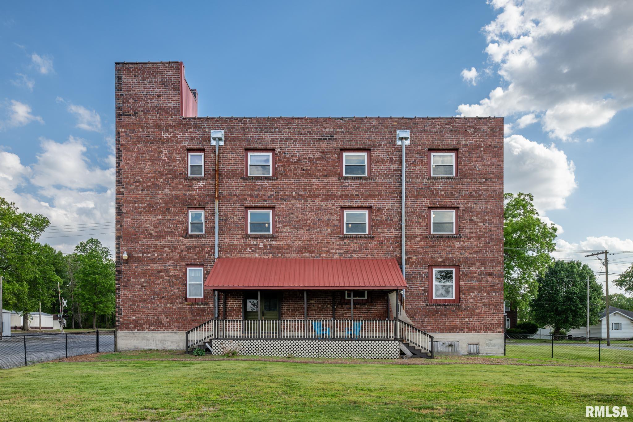 421 East Webster Street Benton, IL 62812 - Photo 4 of 63