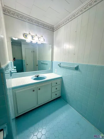 $1,850 | 43063 Black Bayou Road, Gonzales, LA 70737