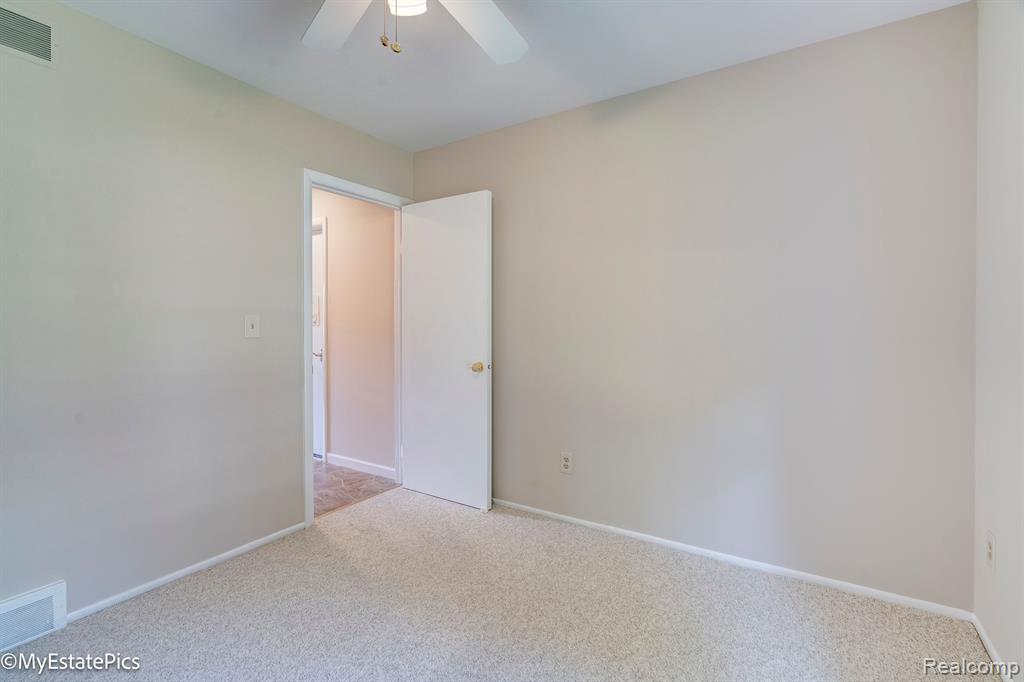 15761 Riverside Street Livonia, MI 48154 - Photo 36 of 62 Gallery Image 36