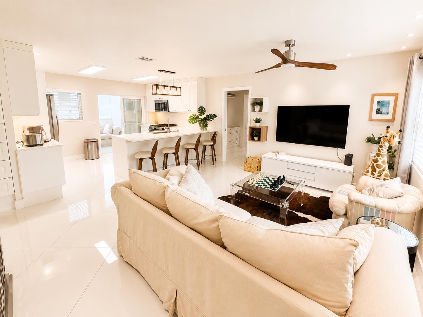 327 Lancaster Street Boca Raton, FL 33487 - Photo 4 of 26 63A0F9A2-86A9-44D9-B8E4-8DE270F7CDCD