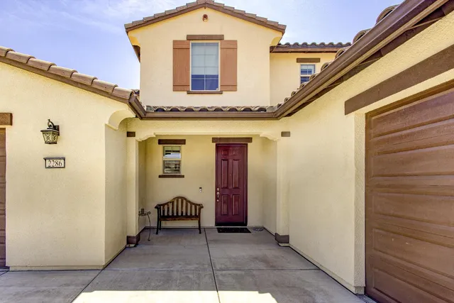 a view of a front door and the entrance