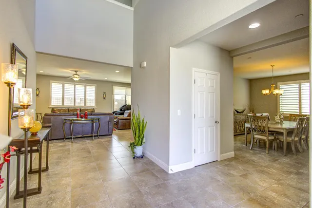 a view of a livingroom with furniture and a dining table