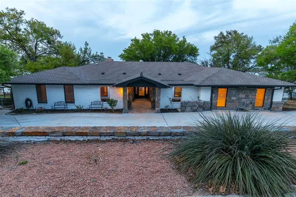 $2,275,000 | 440 Lakeside Drive, Brownwood, TX 76801