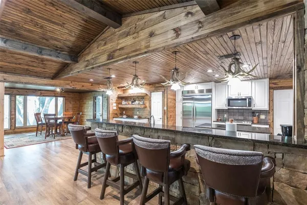 $2,275,000 | 440 Lakeside Drive, Brownwood, TX 76801
