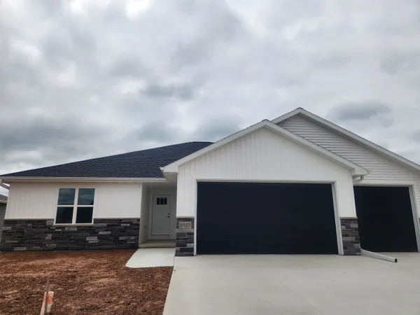 $434,900 | 8318 Xavier Drive, Neenah, WI 54956