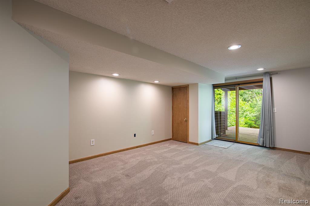 22140 River Ridge Trail Farmington Hills, MI 48335 - Photo 17 of 27