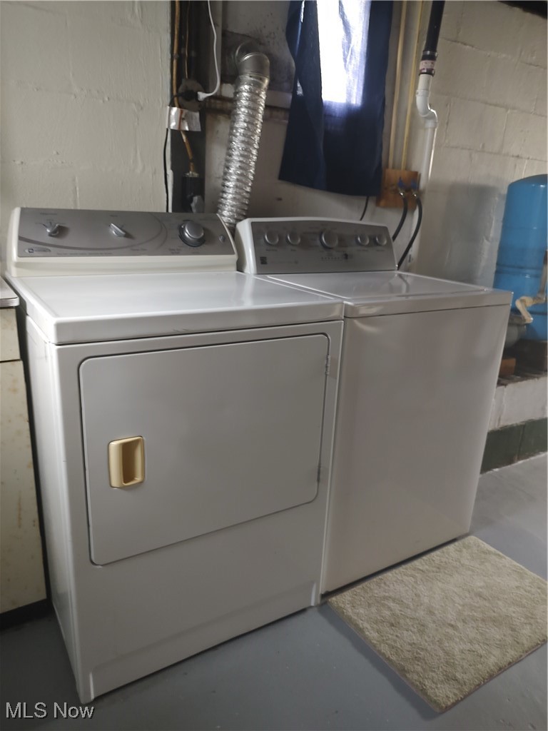 5434 East State Road Newcomerstown, OH 43832 - Photo 32 of 34 Laundry area featuring washer and dryer