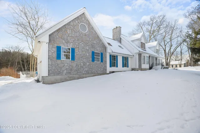 a view of a fountain in the yard