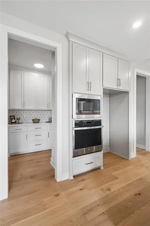 $845,000 | 2728 Northeast 91st Place, Kansas City, MO 64156