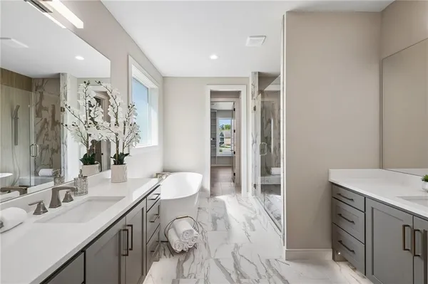 $845,000 | 2728 Northeast 91st Place, Kansas City, MO 64156