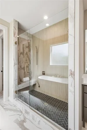 $845,000 | 2728 Northeast 91st Place, Kansas City, MO 64156
