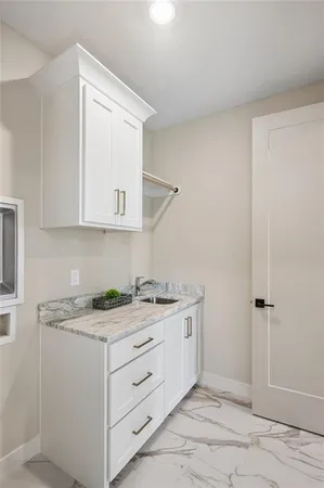 $845,000 | 2728 Northeast 91st Place, Kansas City, MO 64156
