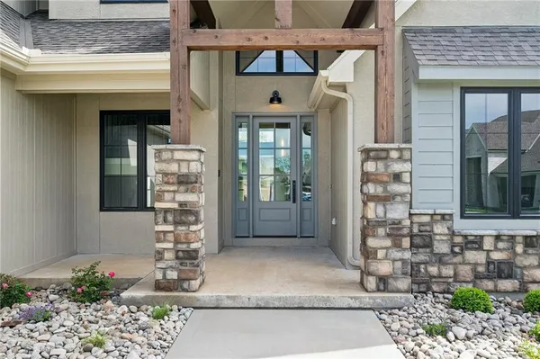 $845,000 | 2728 Northeast 91st Place, Kansas City, MO 64156