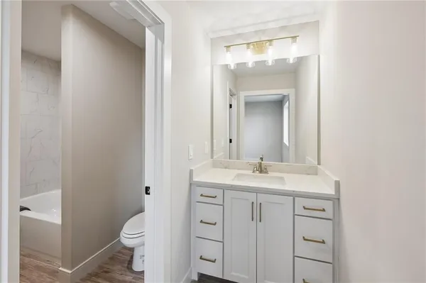 $845,000 | 2728 Northeast 91st Place, Kansas City, MO 64156